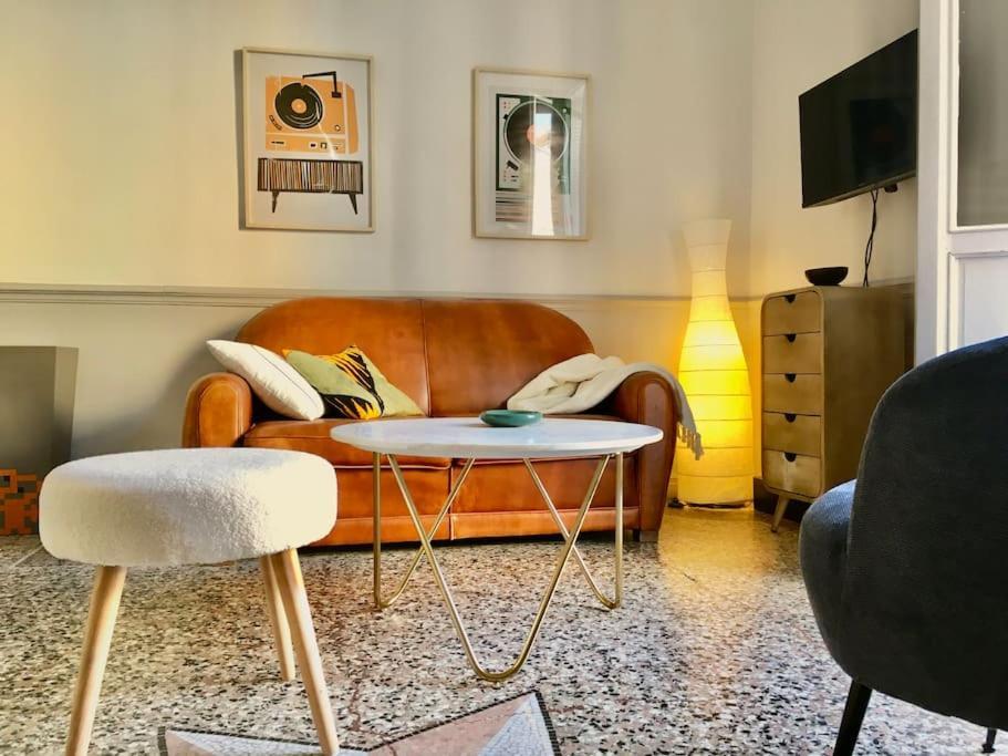 Coeur Du Centre Avec Balcon Apartment *